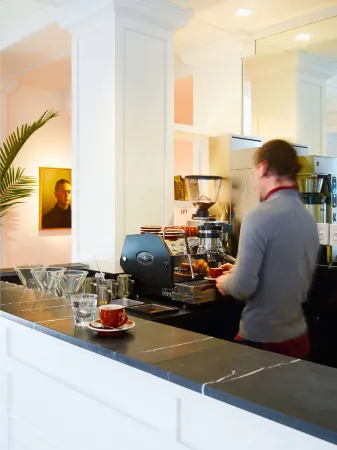 Neptune, an Ash Hotel Отели рядом с достопримечательностью «Колледж Род-Айленд»