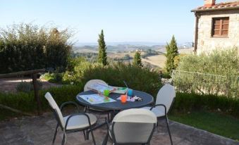 Luxurious Holiday Home with Private Patio, Tuscany, with Panoramic Swimming Poo