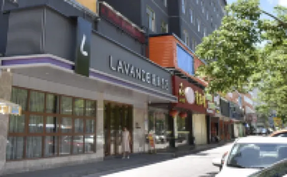 Lavande Hotel (Zhuhai Gongbei Port Fuhuali) Hotels near MIDTOWN