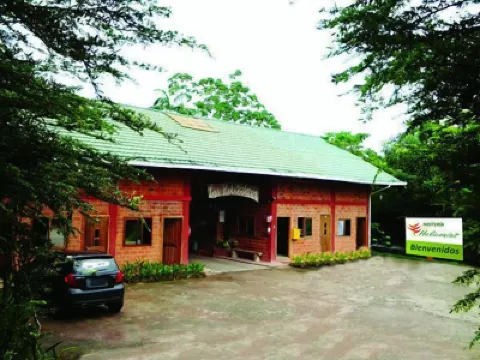 Hostería Las Heliconias فنادق في 