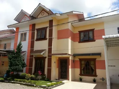 Villa Mutiara Asri Berastagi Hotels in Sempajaya