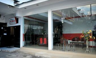 RedDoorz Plus @ Samratulangi Manado