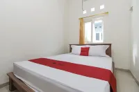 RedDoorz Near Universitas Palangkaraya Hotels in Menteng