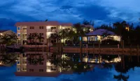 Dolphin Cove Hotels near Zodiac Caverns