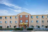 Super 8 by Wyndham Plano/Dallas Area Hotels in Plano