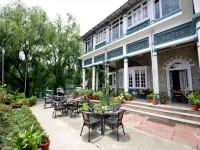 The Palace Balvedere Hotels near حدائق كهف الصدى