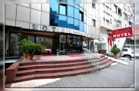 Asya Hotel - parkir