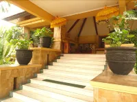 Lotus Garden Hotel by Waringin Hospitality Hotellit kohteessa Sukorame