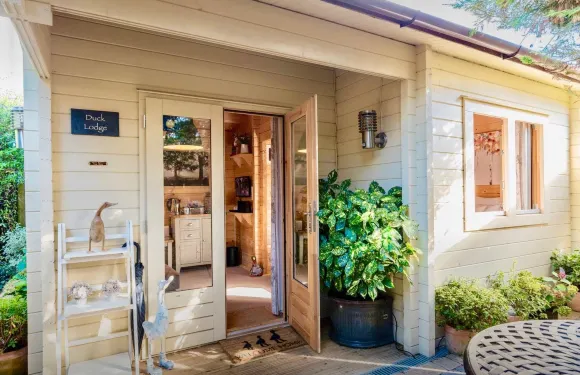 鴨子小屋家庭旅館