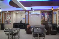 新夏拉迪哈飯店