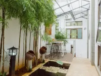 Urbanest Inn House Slipi Hotels near Lapangan Sepakbola Rajawali Intercon