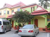 Romruen Resort Hotels in Ban Tak