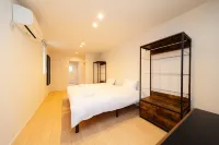 Villa Rochalie by Hhg