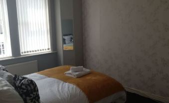 Gateshead's Amethyst 3 Bedroom Apt, Sleeps 6 Guest