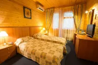 Istra Holidej Hotel Hotel dekat Plyazh Trusovo