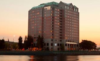 DoubleTree Suites by Hilton Hotel Boston - Cambridge