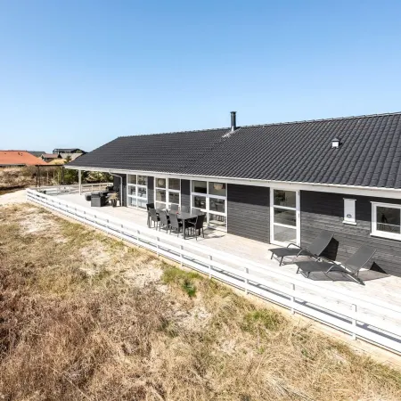 "Karen" - 900m from the Sea Hoteles en Bjerregård