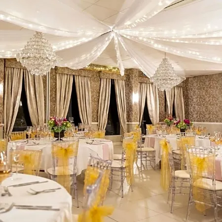 Guildford Manor Hotel & Spa Отели рядом с достопримечательностью «Университет Суррей»