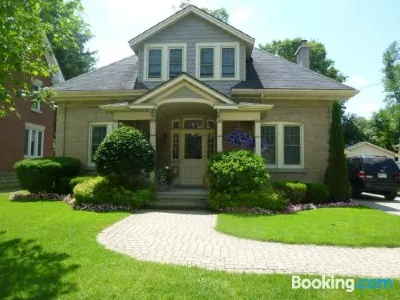 Cottage on Caledonia Bed & Breakfast