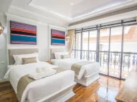 Lanna Oriental Hotel Hotels near Wat Lokmolee