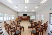 Days Inn & Suites by Wyndham Lakeland