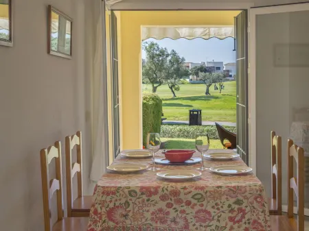 Brisamar - Novo Sancti Petri Отели рядом с достопримечательностью «Camping La Rana Verde»