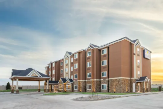 Microtel Inn & Suites by Wyndham Moorhead Fargo Area Hotels near Fargo Civic Center