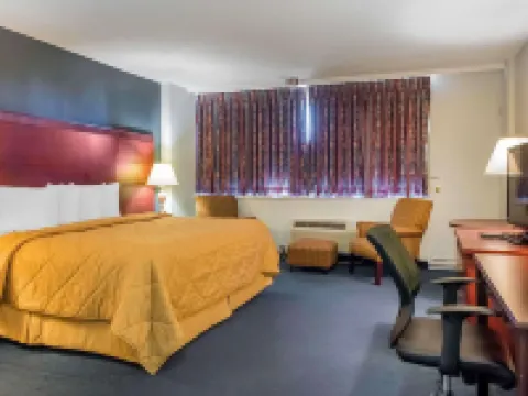 Econo Lodge Hotels in Lanark County