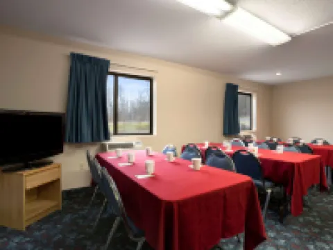 Super 8 by Wyndham Cromwell/Middletown Hotels in Middlesex County