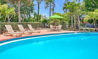 Days Inn by Wyndham Bradenton - Near the Gulf