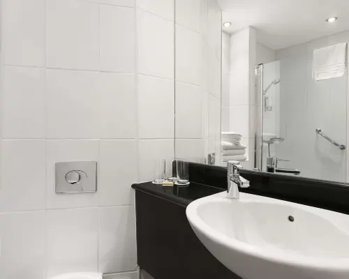 Ramada by Wyndham Hounslow - Heathrow East Photos