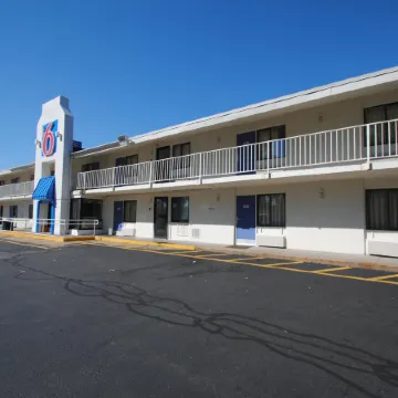 Motel 6 Chicopee, MA - Springfield