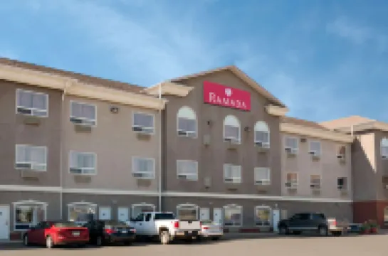 Ramada by Wyndham Weyburn Hoteles en 