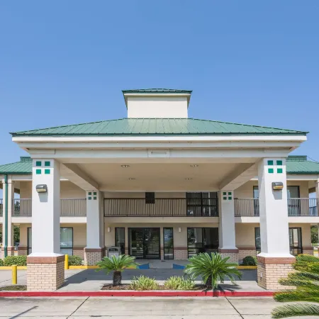 Super 8 by Wyndham Slidell