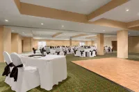 Days Inn by Wyndham Oromocto Conference Centre - Quầy bar