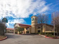 La Quinta Inn by Wyndham San Marcos Hotels near Strahan Coliseum