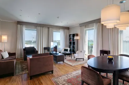 Grand Hotel River Park, a Luxury Collection Hotel, Bratislava Отели рядом с достопримечательностью «Архиепископский дворец»