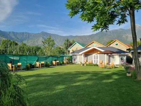 Upani Cottages Отели рядом с достопримечательностью «Индира Ганди Мемориал Тьюлип Гарден»