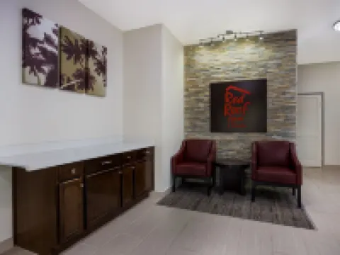 Red Roof Inn & Suites Thomasville Hotels in Thomasville