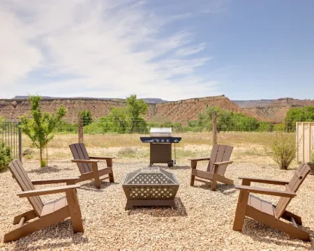 熱水浴缸和美景：距離錫安國家公園15英里的現代住宅 維爾京酒店