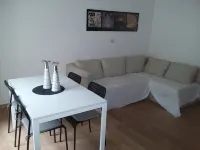 Appartamento centralissimo, a pochi passi dal Duomo e dal Teatro, con balcone.