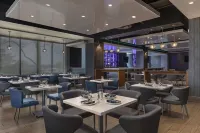 Embassy Suites by Hilton Toronto Airport - Breakfast
