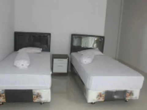 Losmen Al-Mukkaromah Hotels in Kebun Bunga