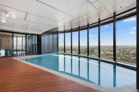 2Br Luxury Skytower -CBD -Pool -Gym -Netflix