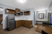 HomeTowne Studios by Red Roof Orange, TX Hotels in Orange