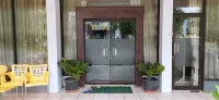 Pondok Seruni Homestay Syariah Hotels in Loktabat Selatan