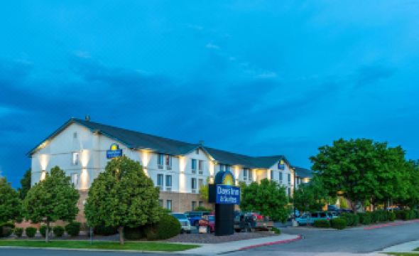 Days Inn & Suites by Wyndham Denver International Airport