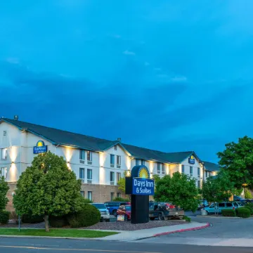 Days Inn & Suites by Wyndham Denver International Airport