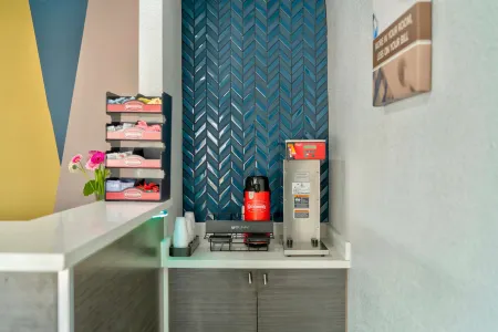 Studio 6 Suites Albany, or Отели рядом с достопримечательностью «Rite Aid»