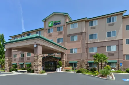 Clarion Pointe Medford